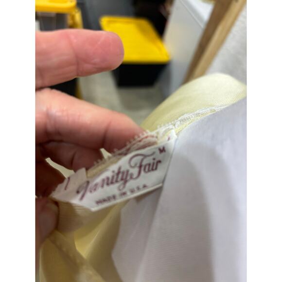 Vintage Vanity Fair Nylon Peignoir Robe Yellow Embroidered Button M USA 1960s - Picture 5 of 6